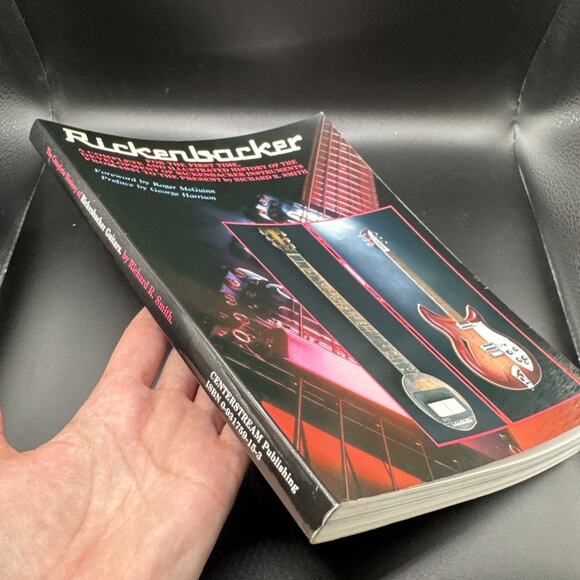 Rickenbacker for the first time a complete and Illustrated History Book - Picture 2 of 9